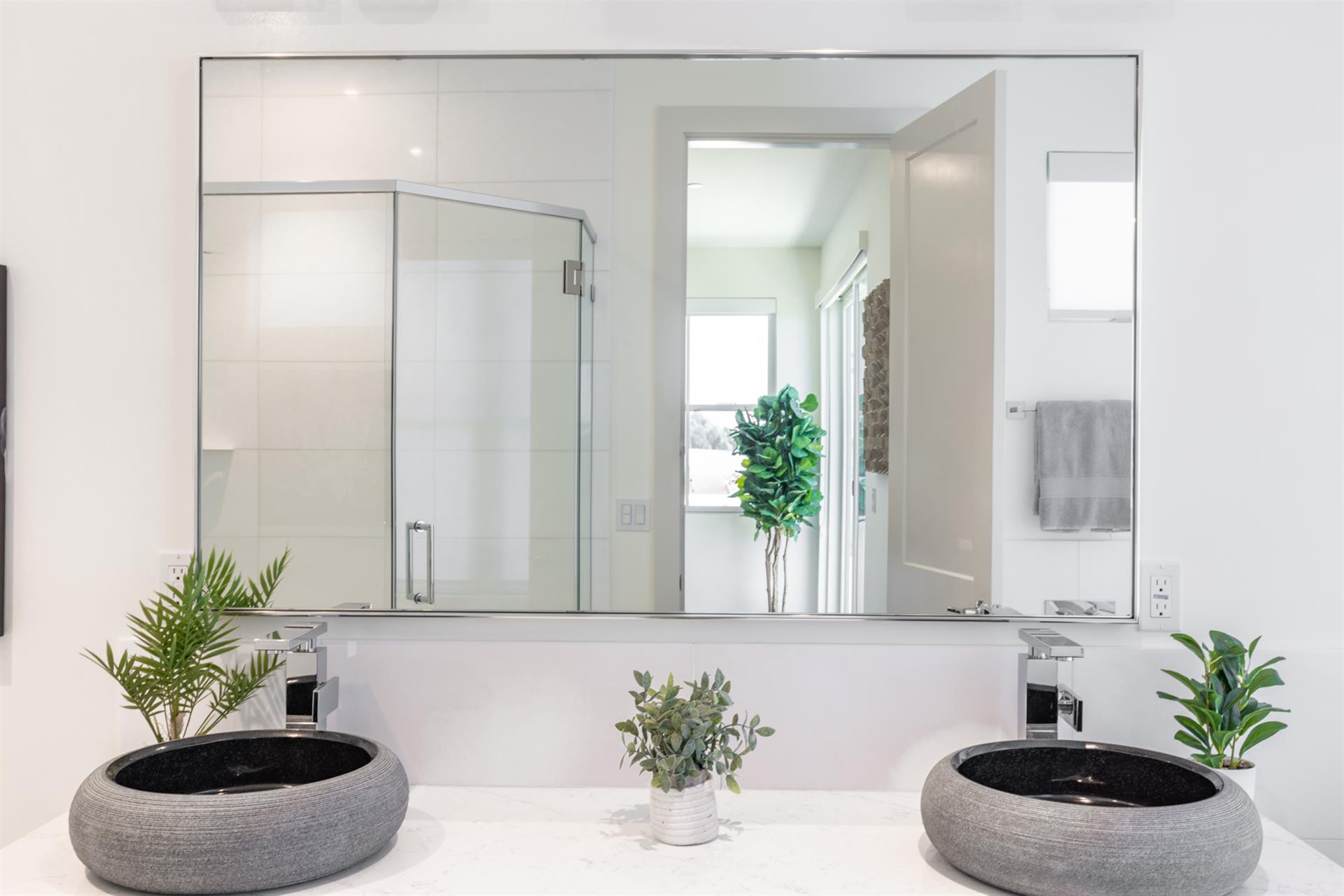 1150 Bathroom Two001