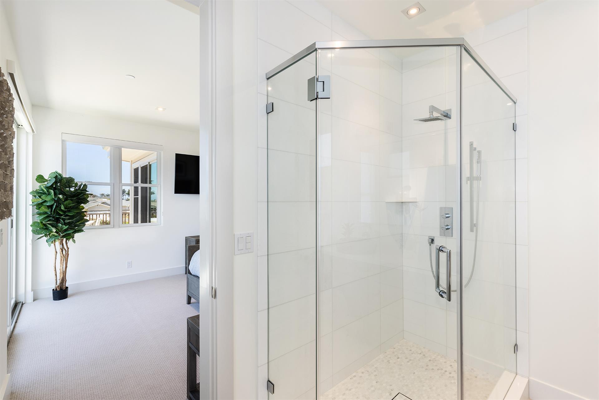 1150 Bathroom Two003