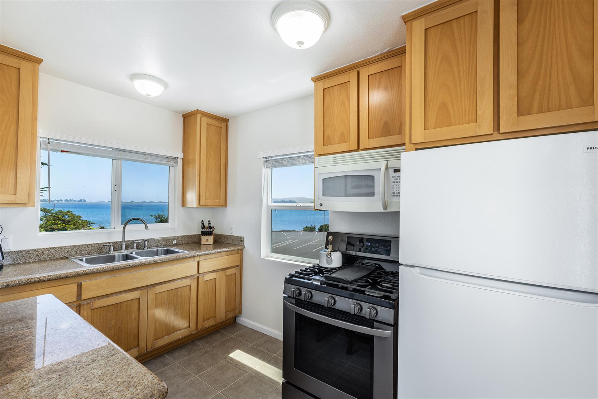 0600 Kitchen001