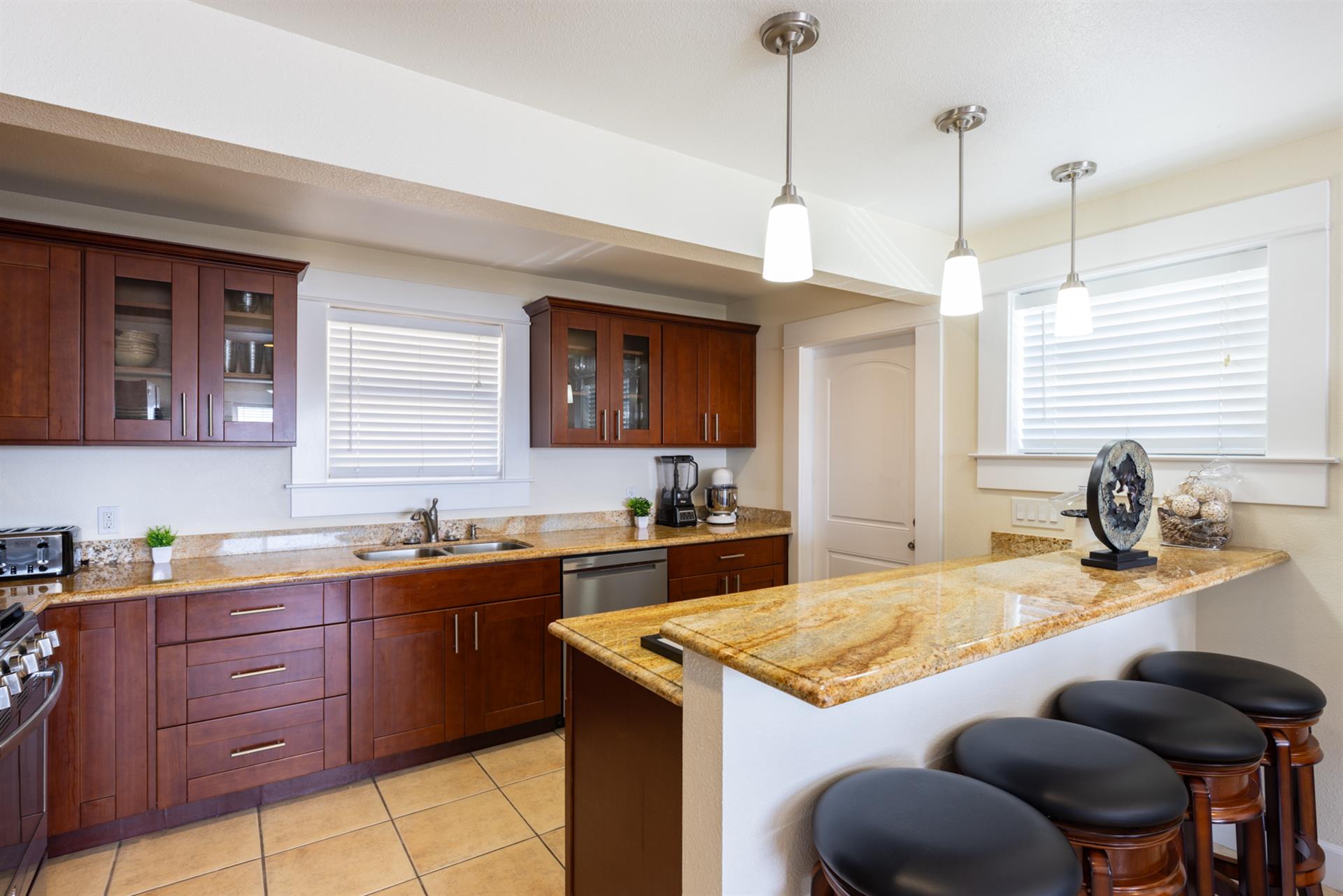 0600 Kitchen003