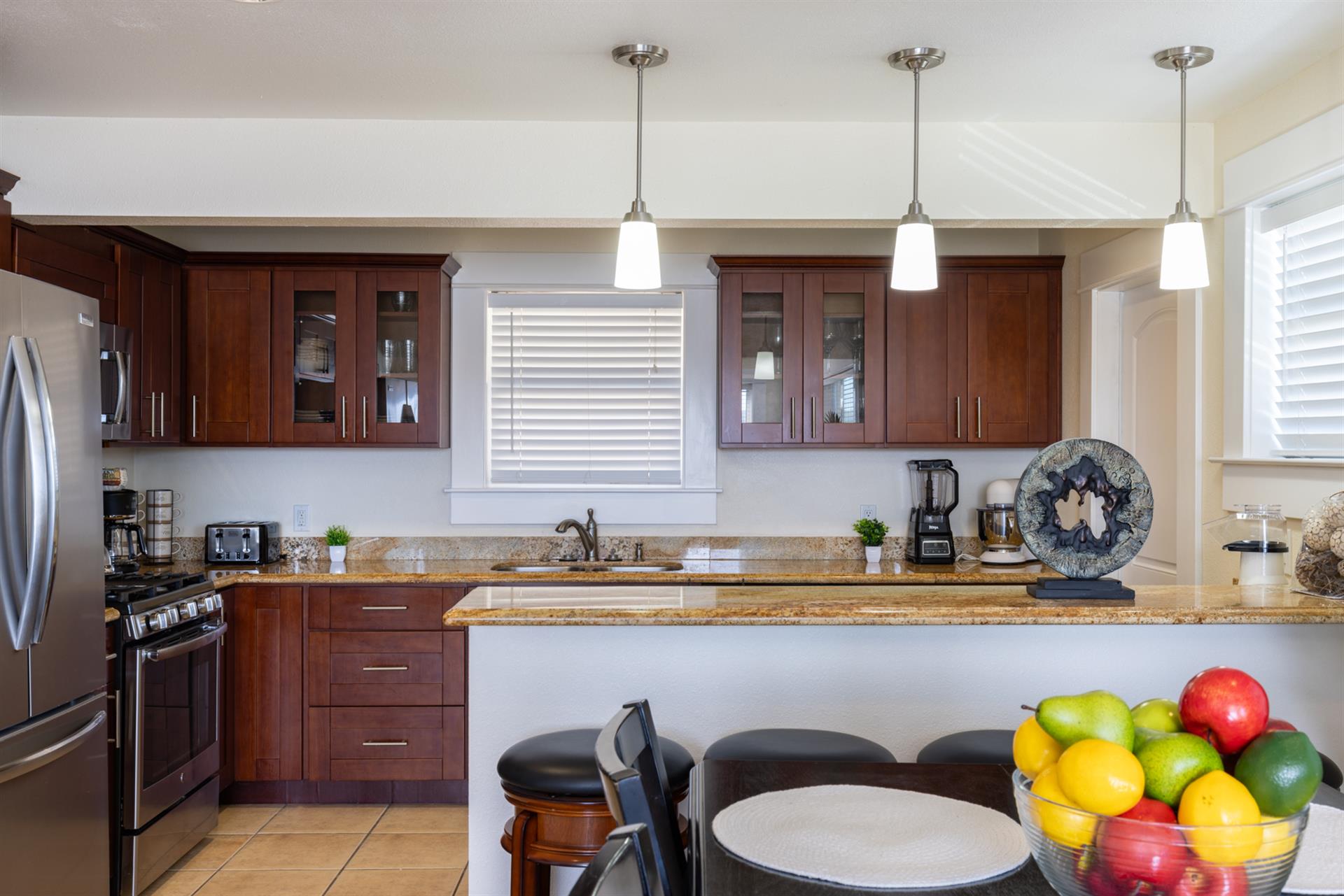 0600 Kitchen002