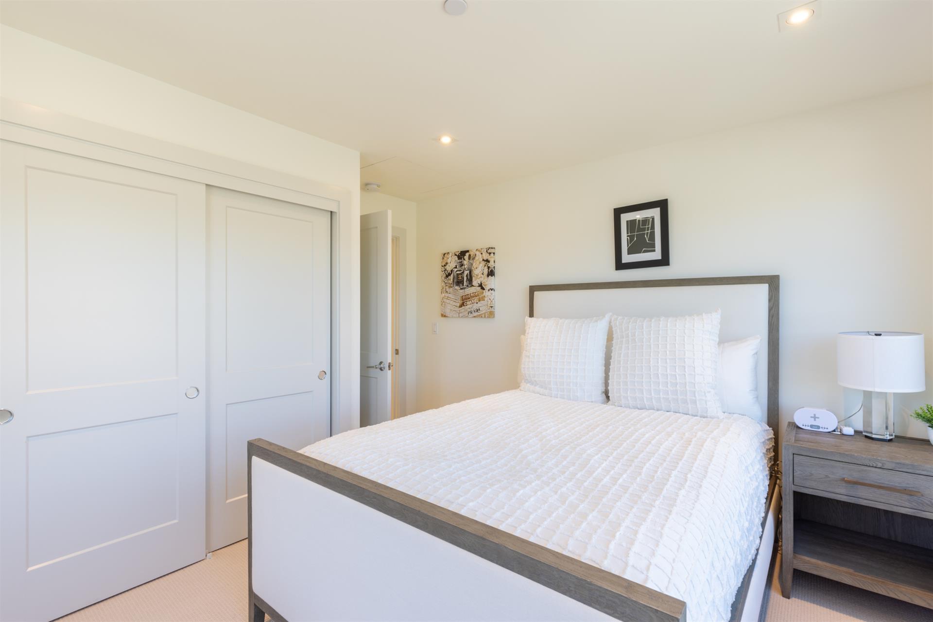 1105 Bedroom One002