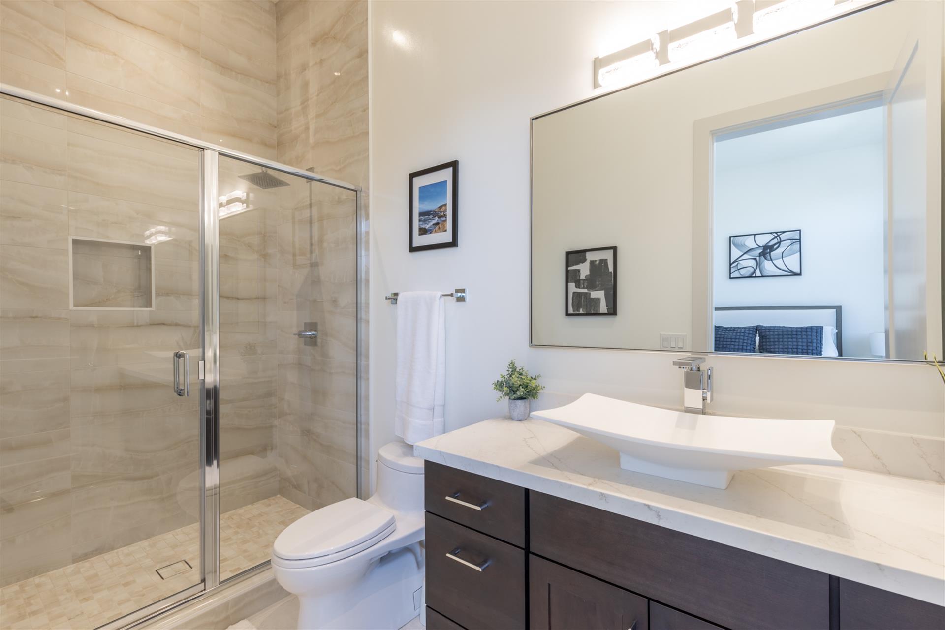 1150 Bathroom Two001