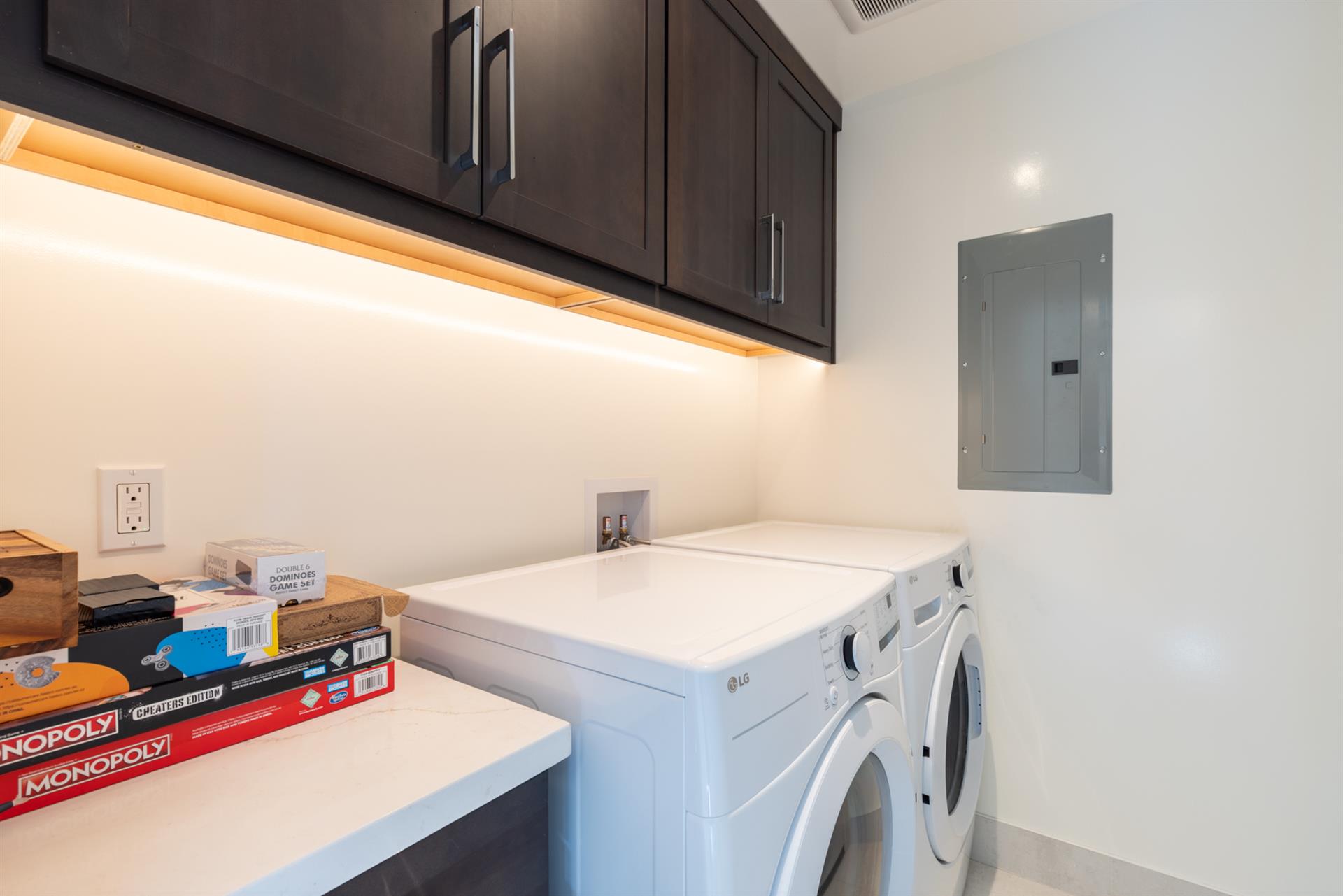 1200 Laundry001