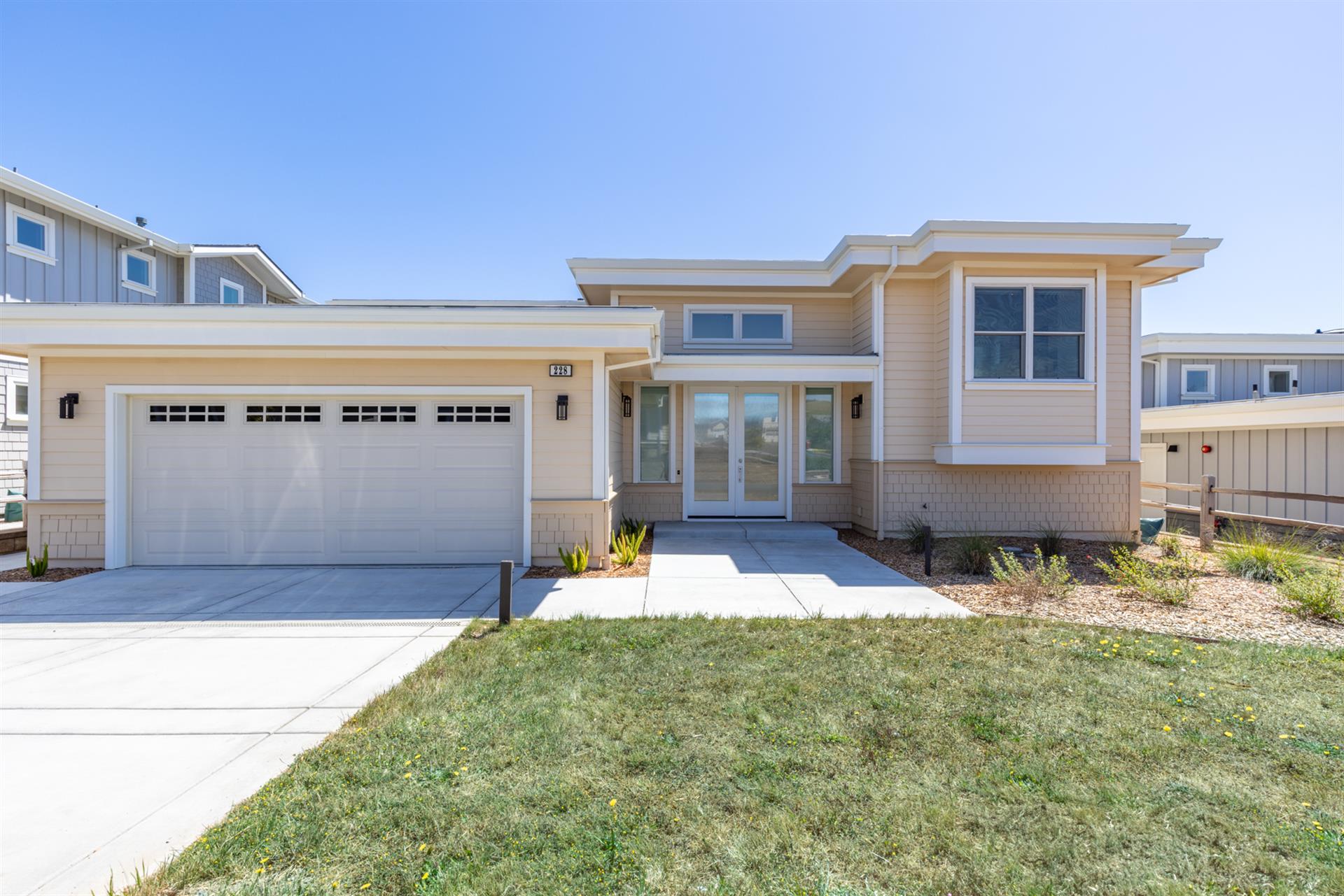 0070 Front Exterior001