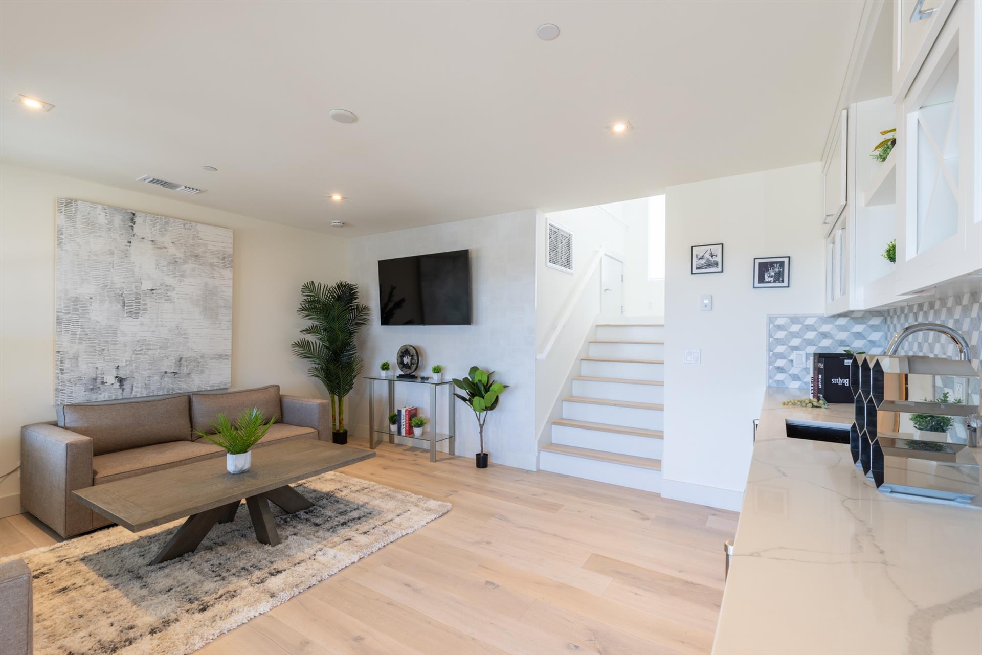 0520 Family Room003