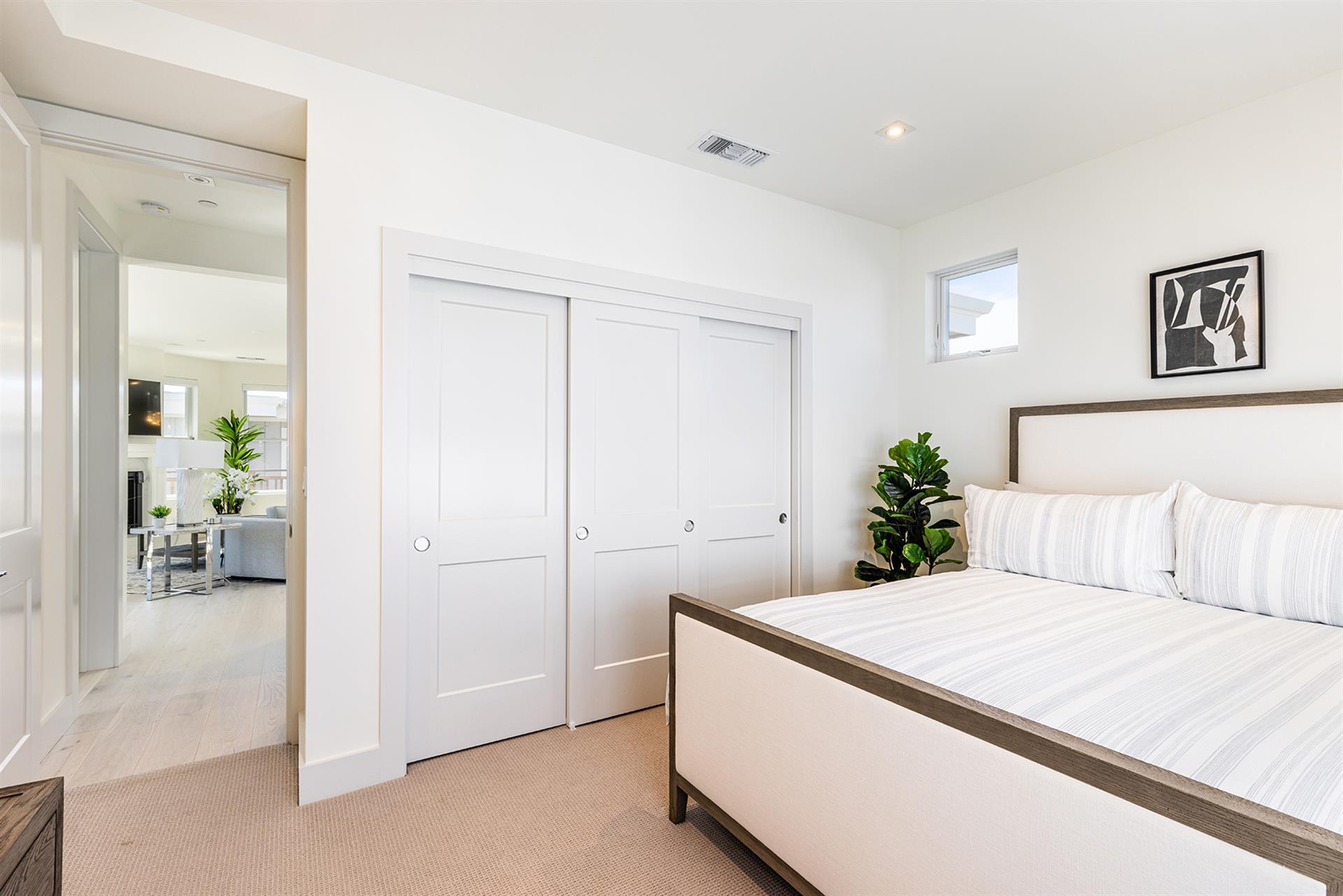 1105 Bedroom One003