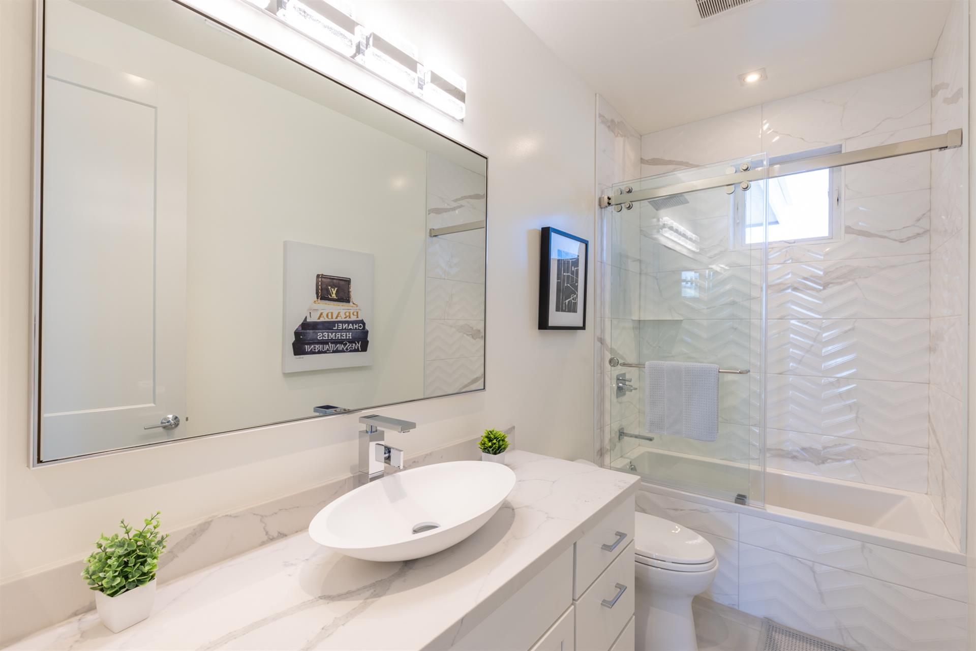 1150 Bathroom One001