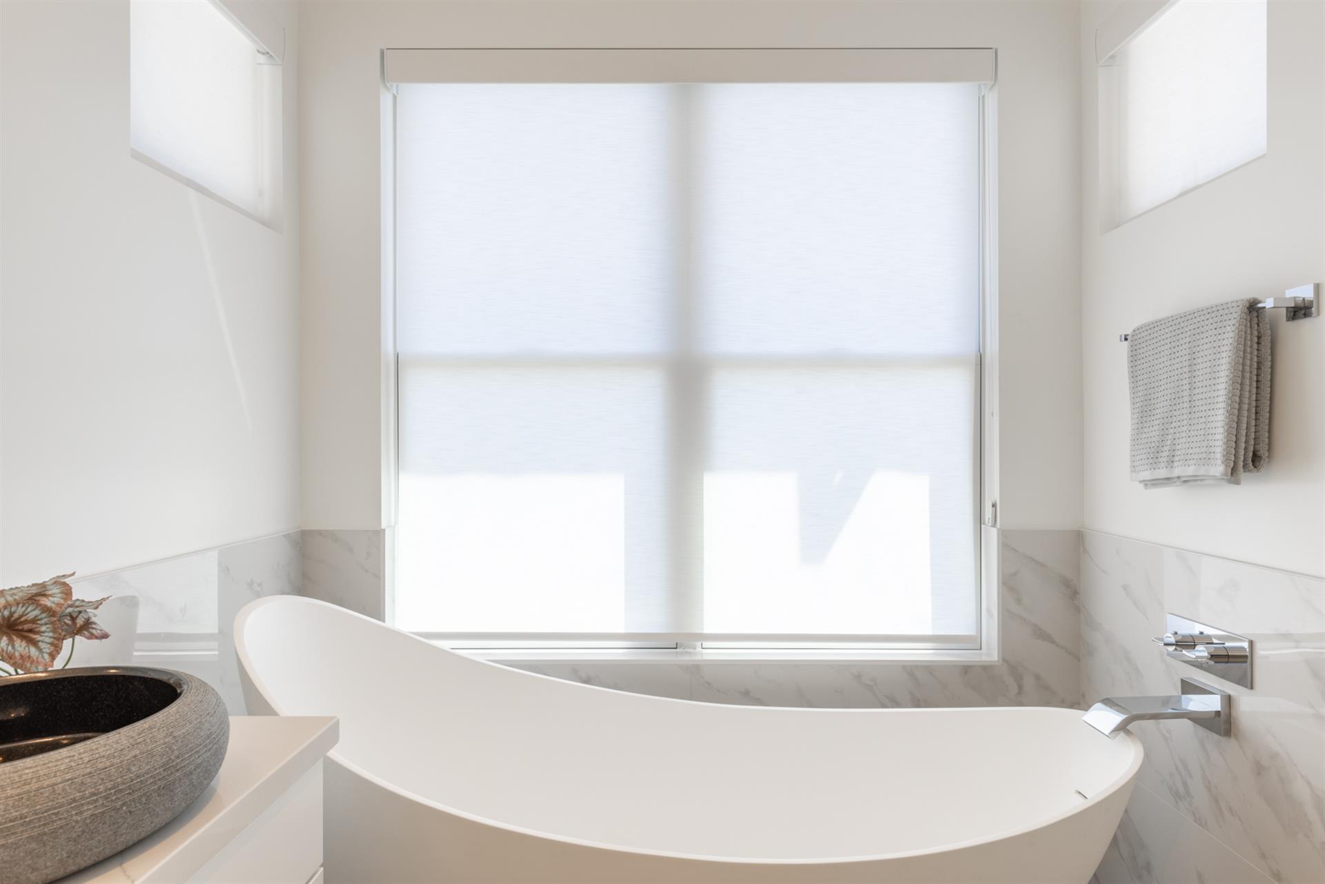 1150 Bathroom Two001