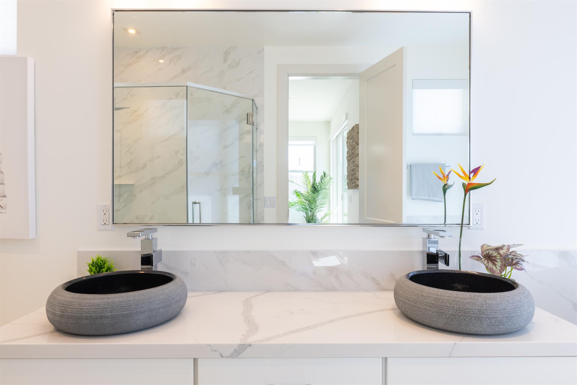 1150 Bathroom Two002