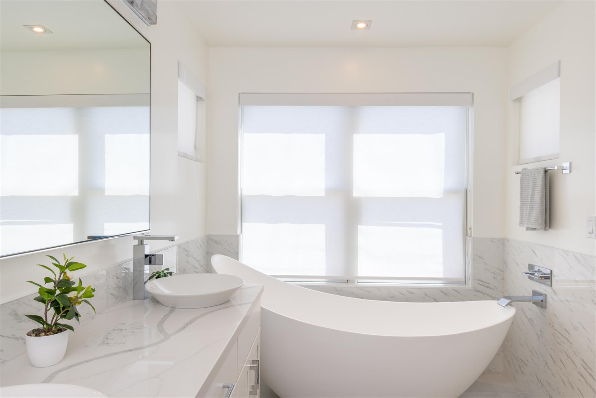 1150 Downstairs bathroom en suite001
