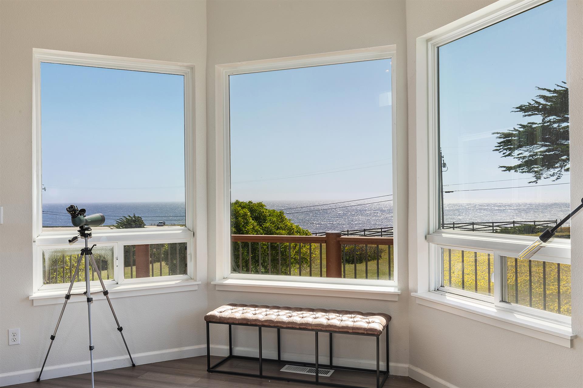 Photo060622Living Room006