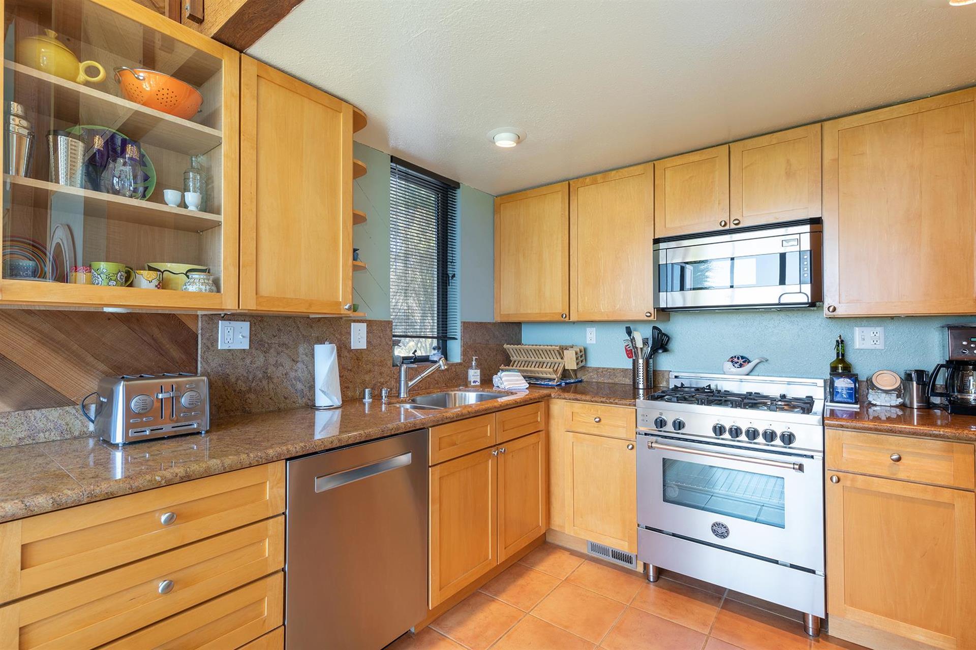 1386Photo72221Kitchen001