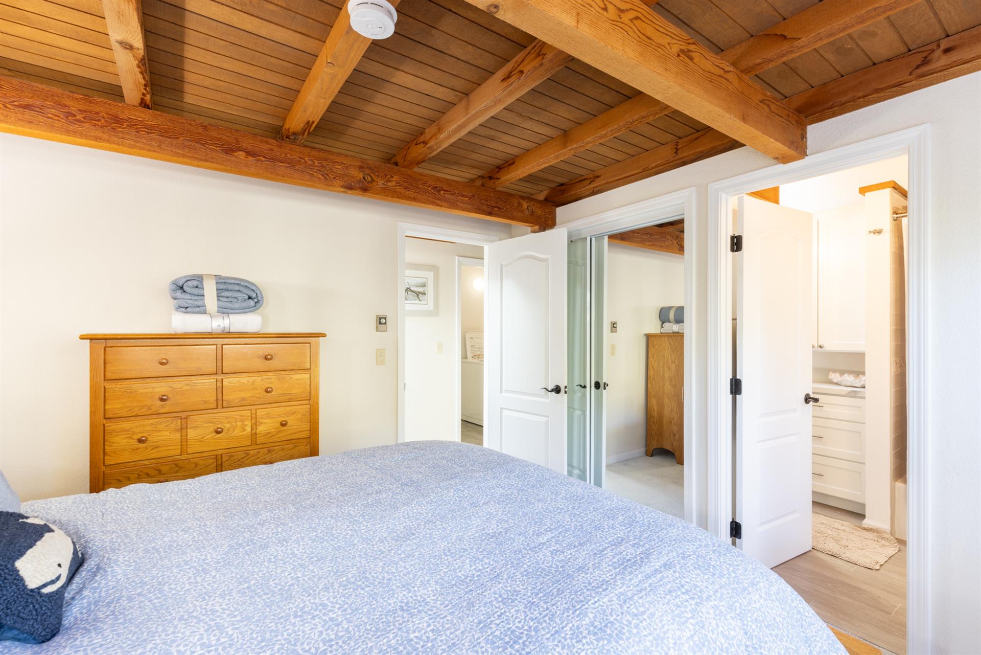 1105 Bedroom One002