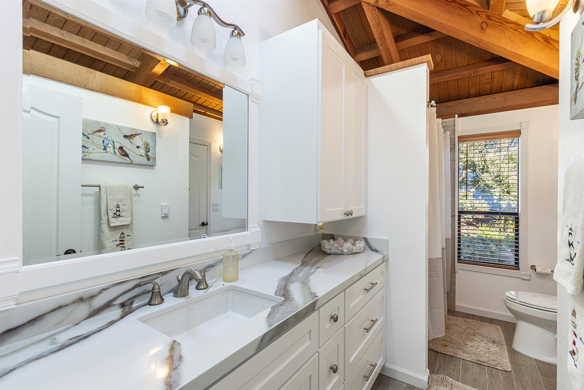 1150 Bathroom One001