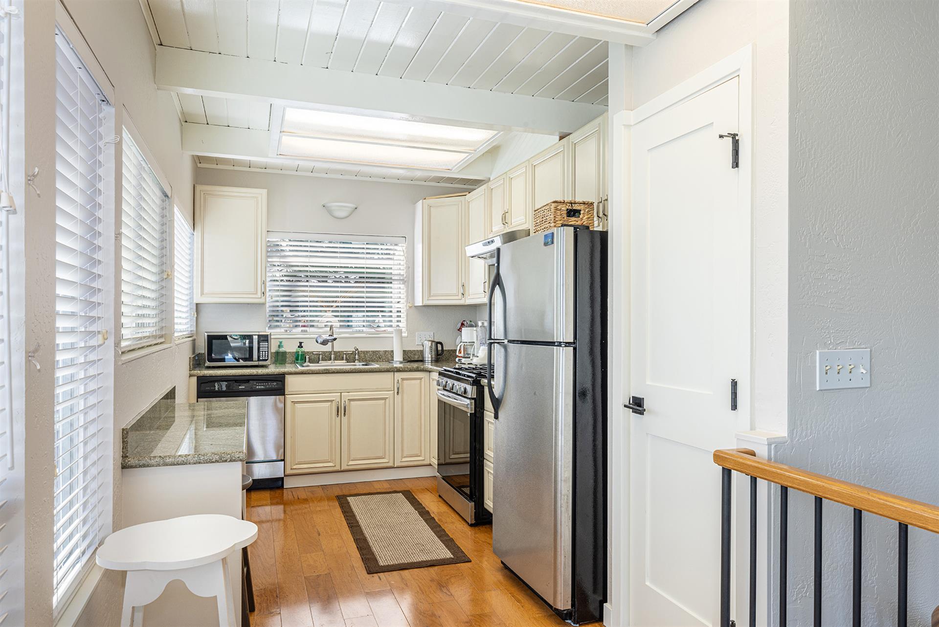 0600 Kitchen001