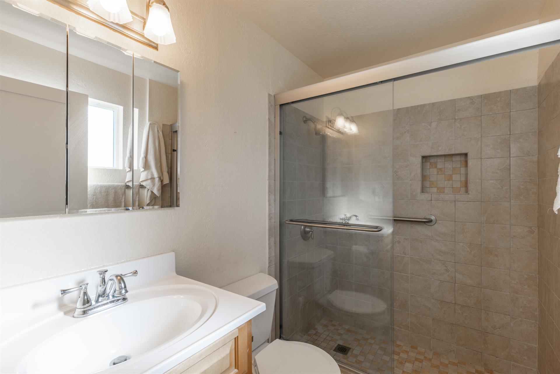 1150 Bathroom One001