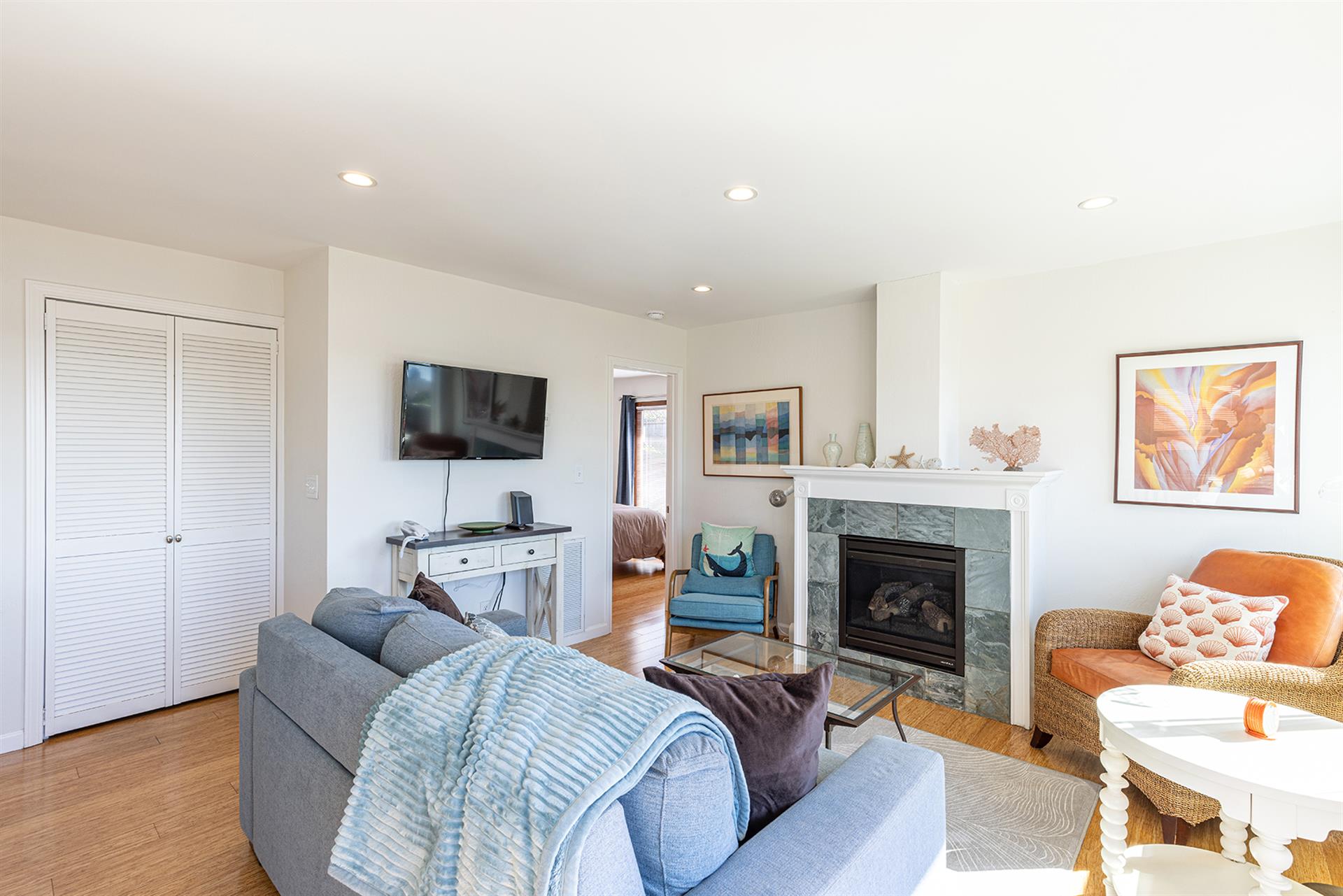 0300 Living Room007