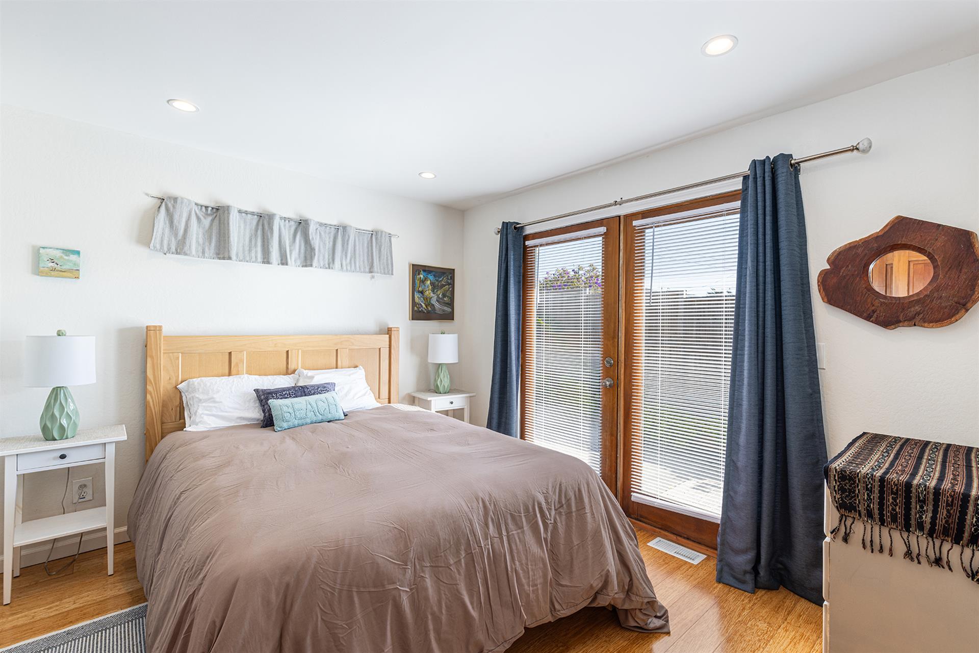 1105 Bedroom One003