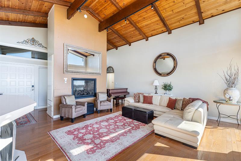 5751 0300 Living Room 004 M
