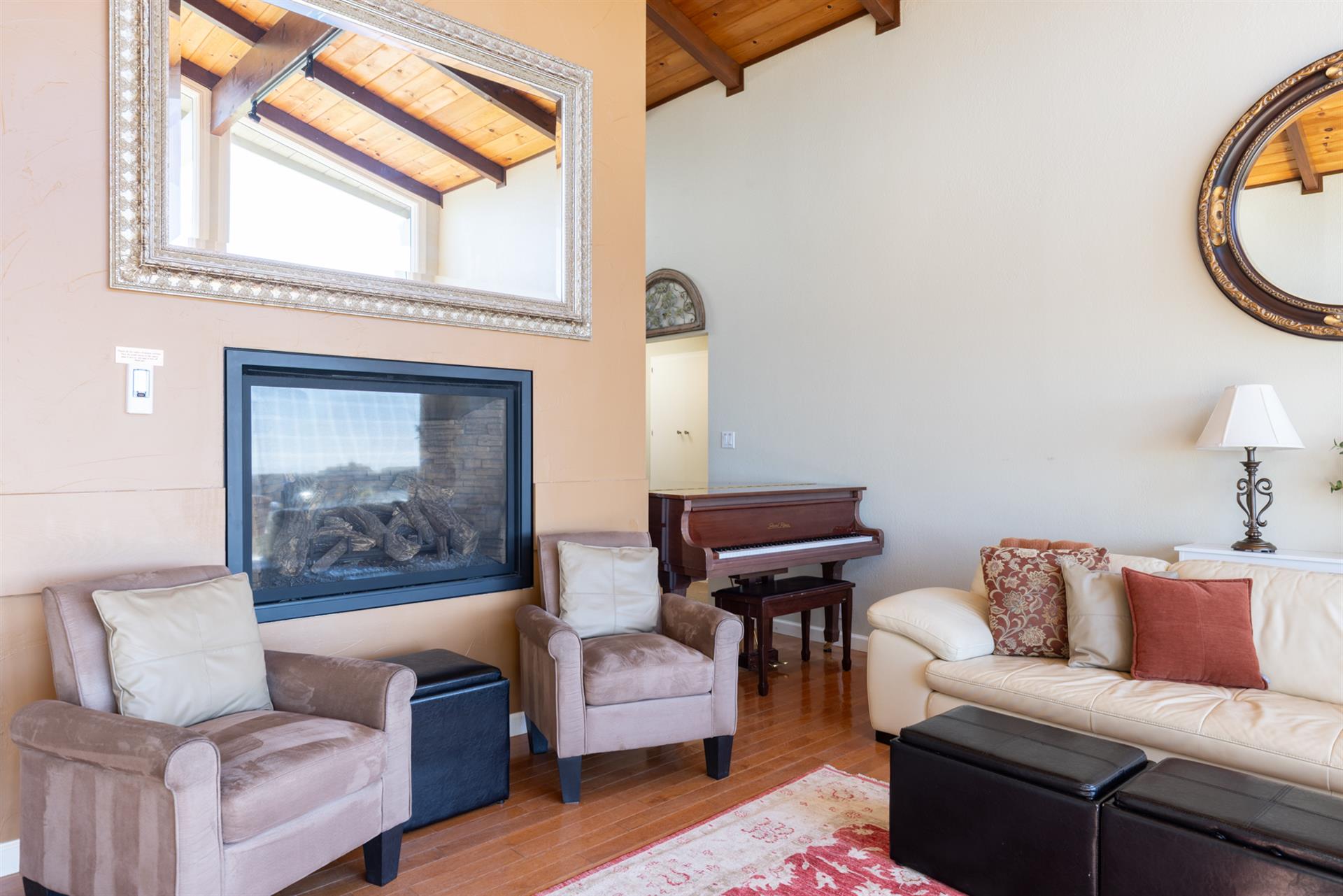0300 Living Room006