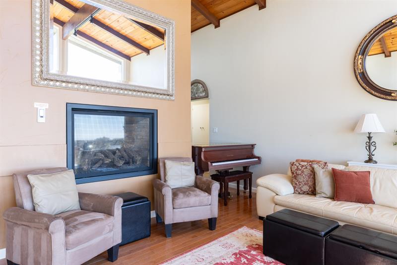 5753 0300 Living Room 006 M