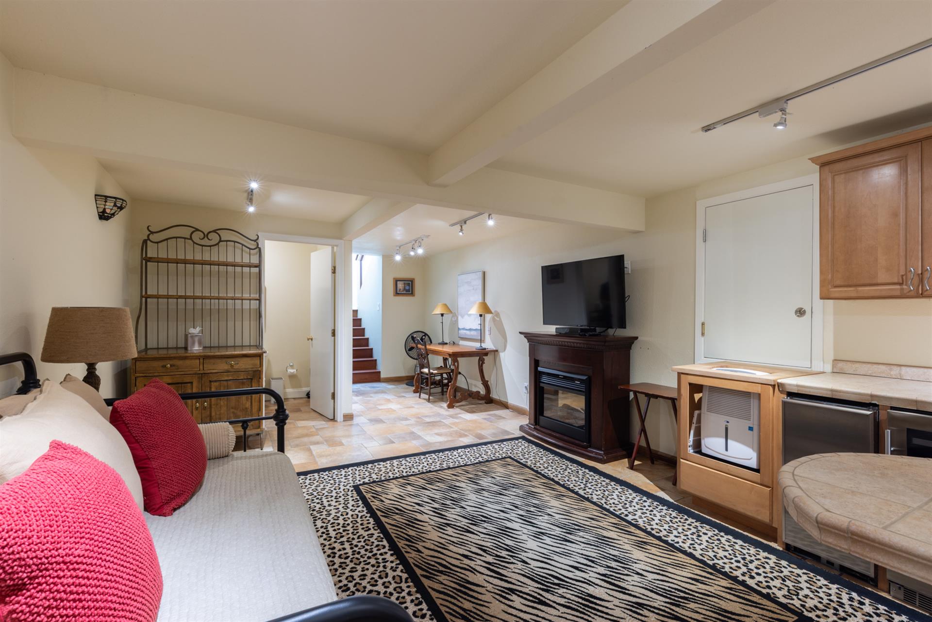 0520 Family Room005