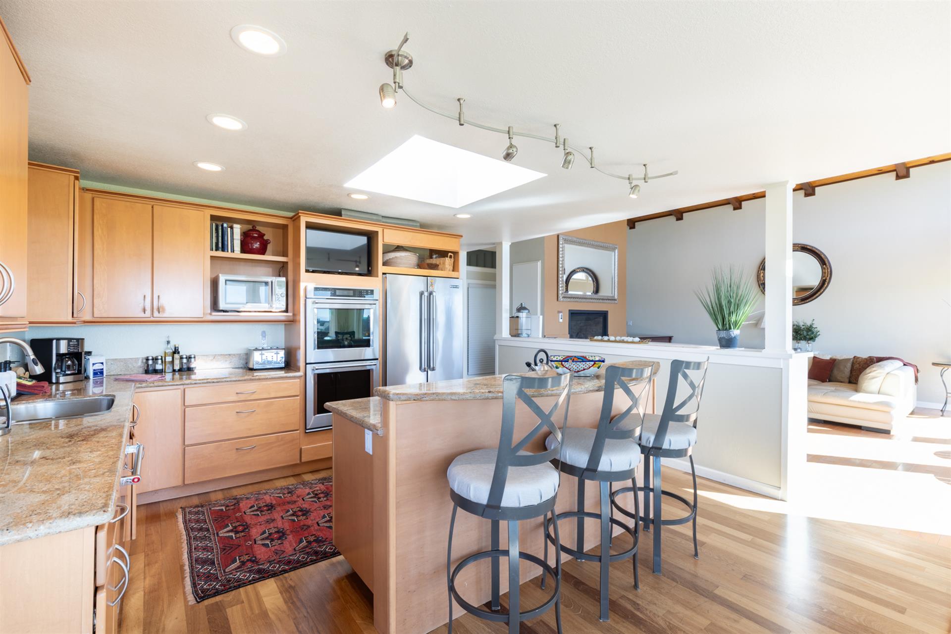 0600 Kitchen002
