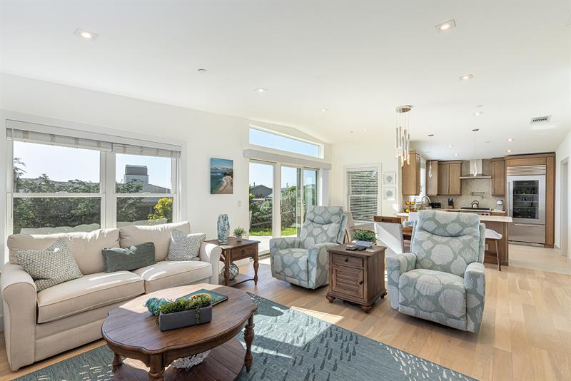 5801 0300 Living Room 002 M
