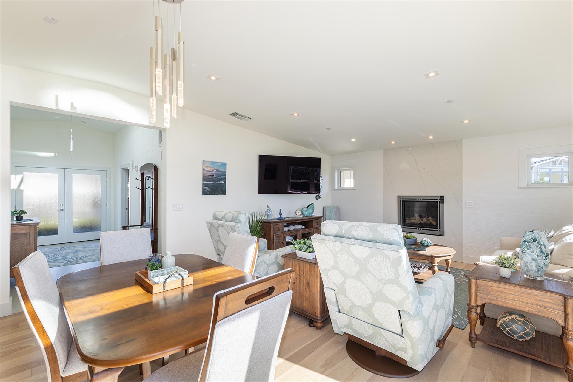 0300 Living Room004