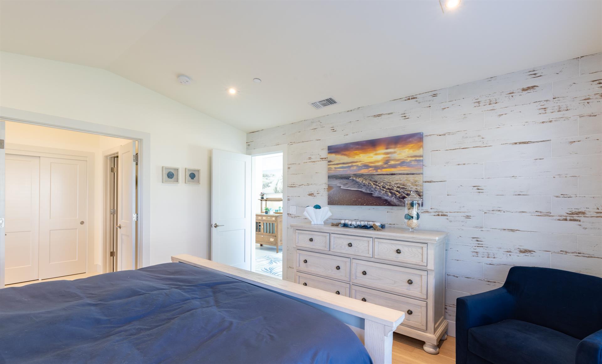 1105 Bedroom One002