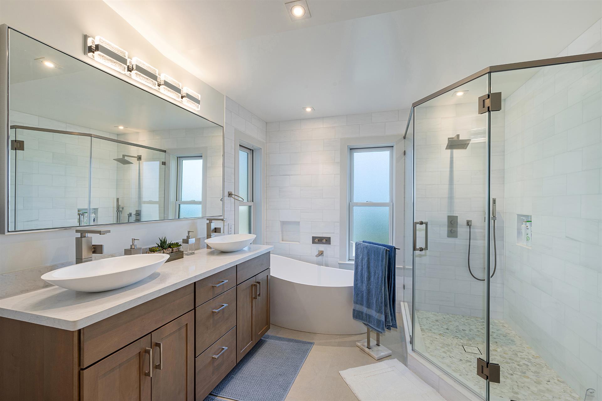 1150 Bathroom One001