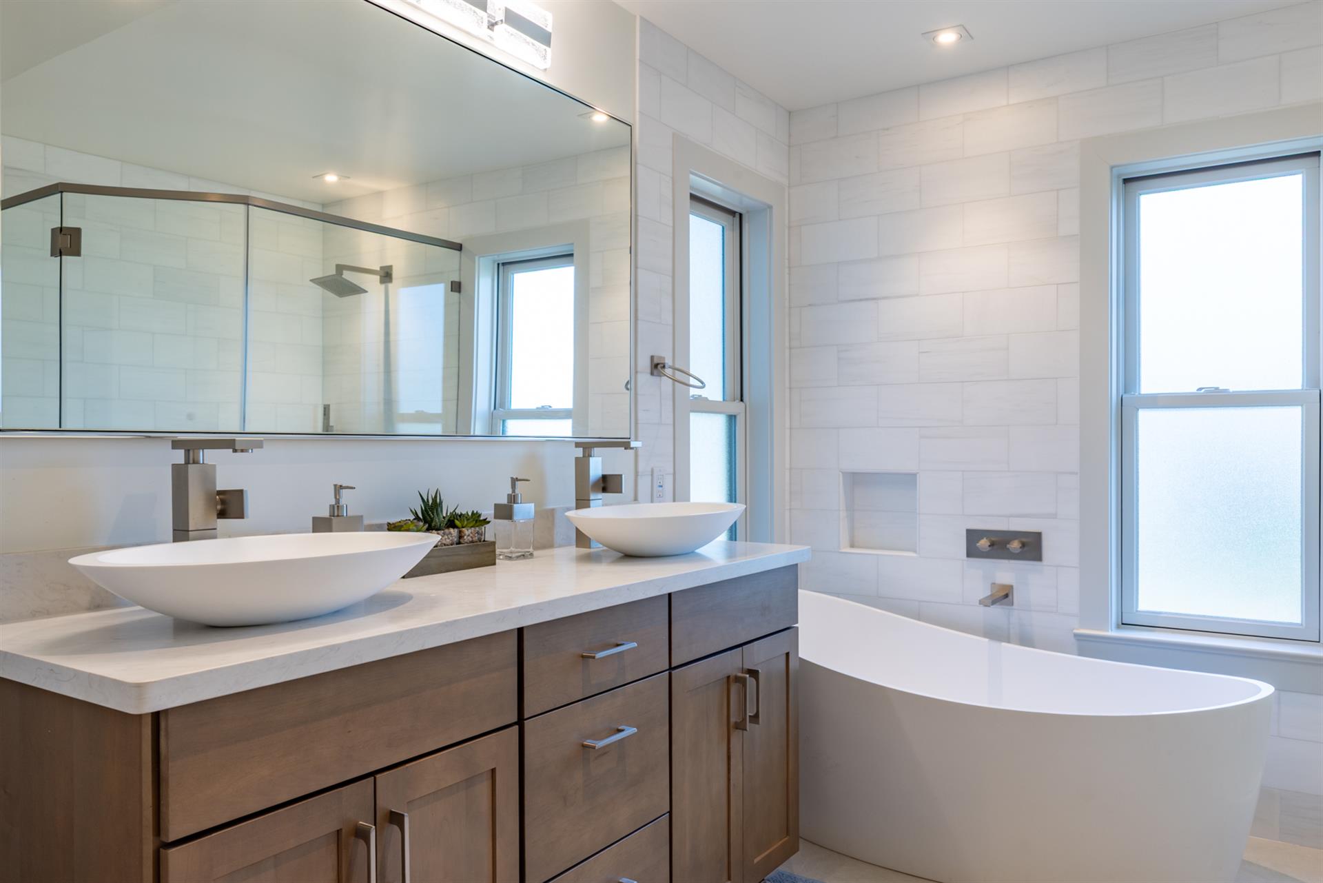 1150 Bathroom One002