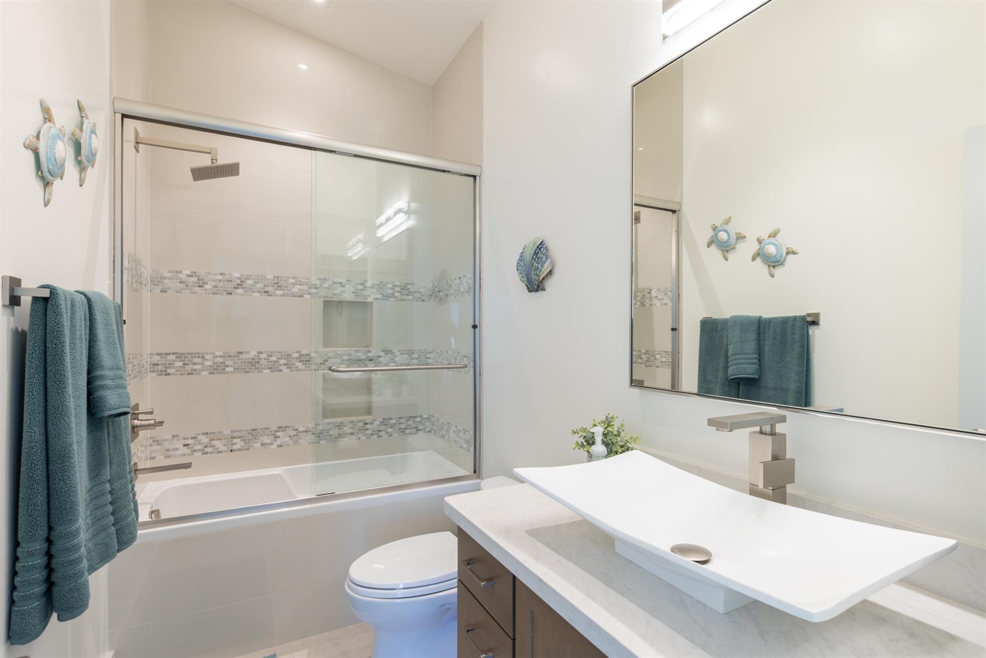 1150 Bathroom Two001