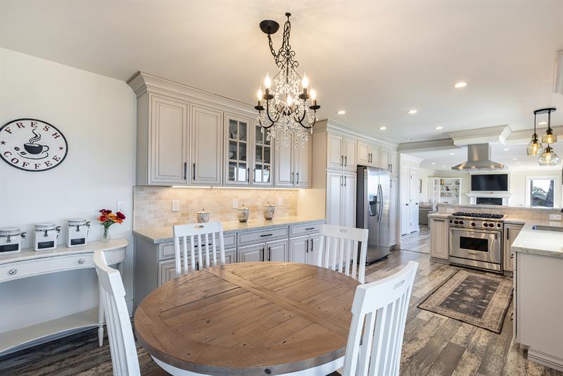5842 0600 Kitchen 009 M