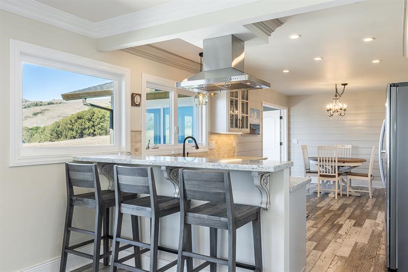 5852 0600 Kitchen 003 M