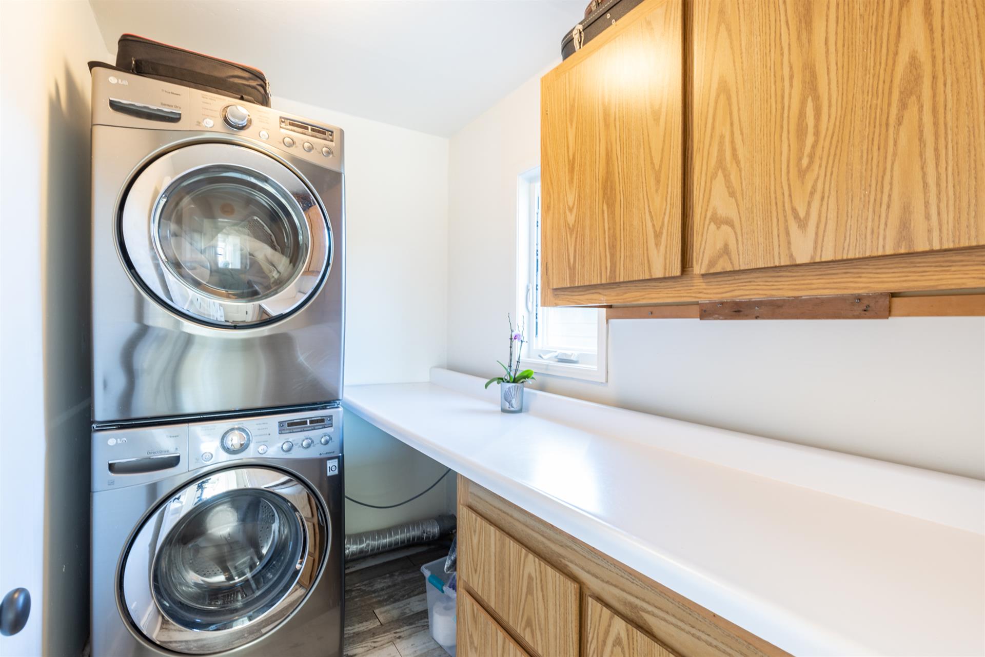 1200 Laundry001