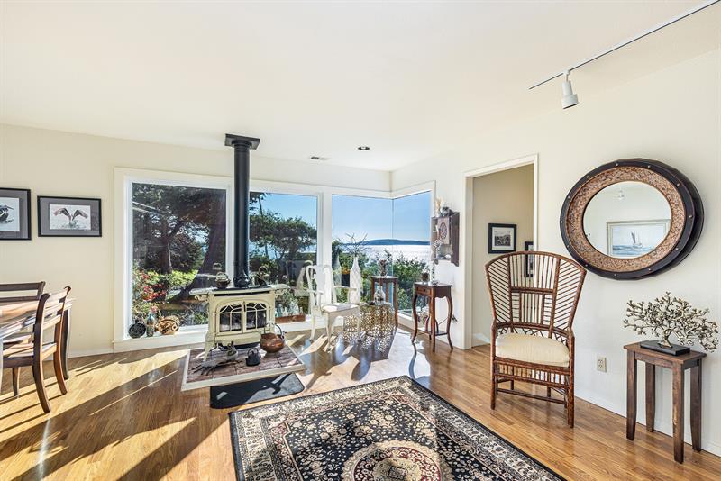 5888 0300 Living Room 001 M