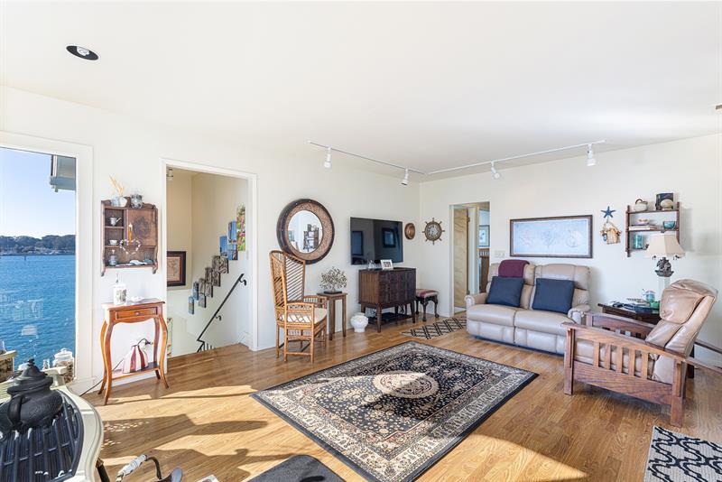 5890 0300 Living Room 003 M