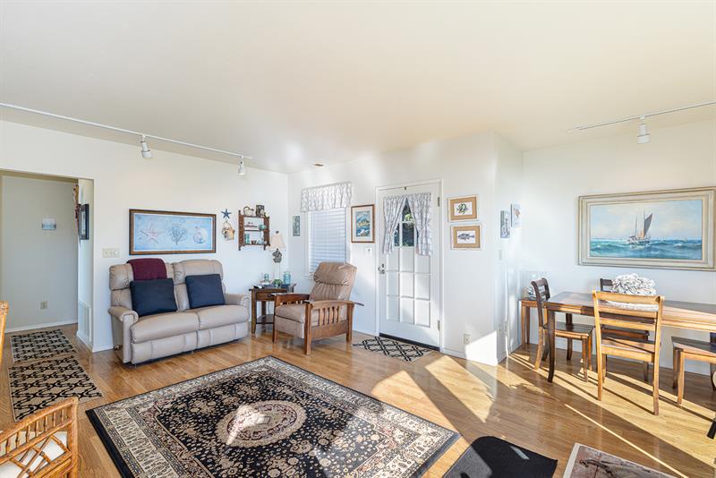 5891 0300 Living Room 004 M