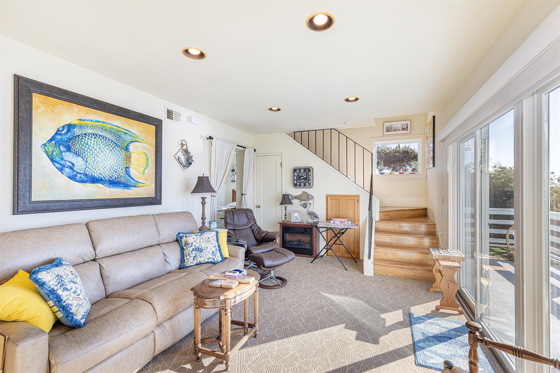 0520 Family Room003