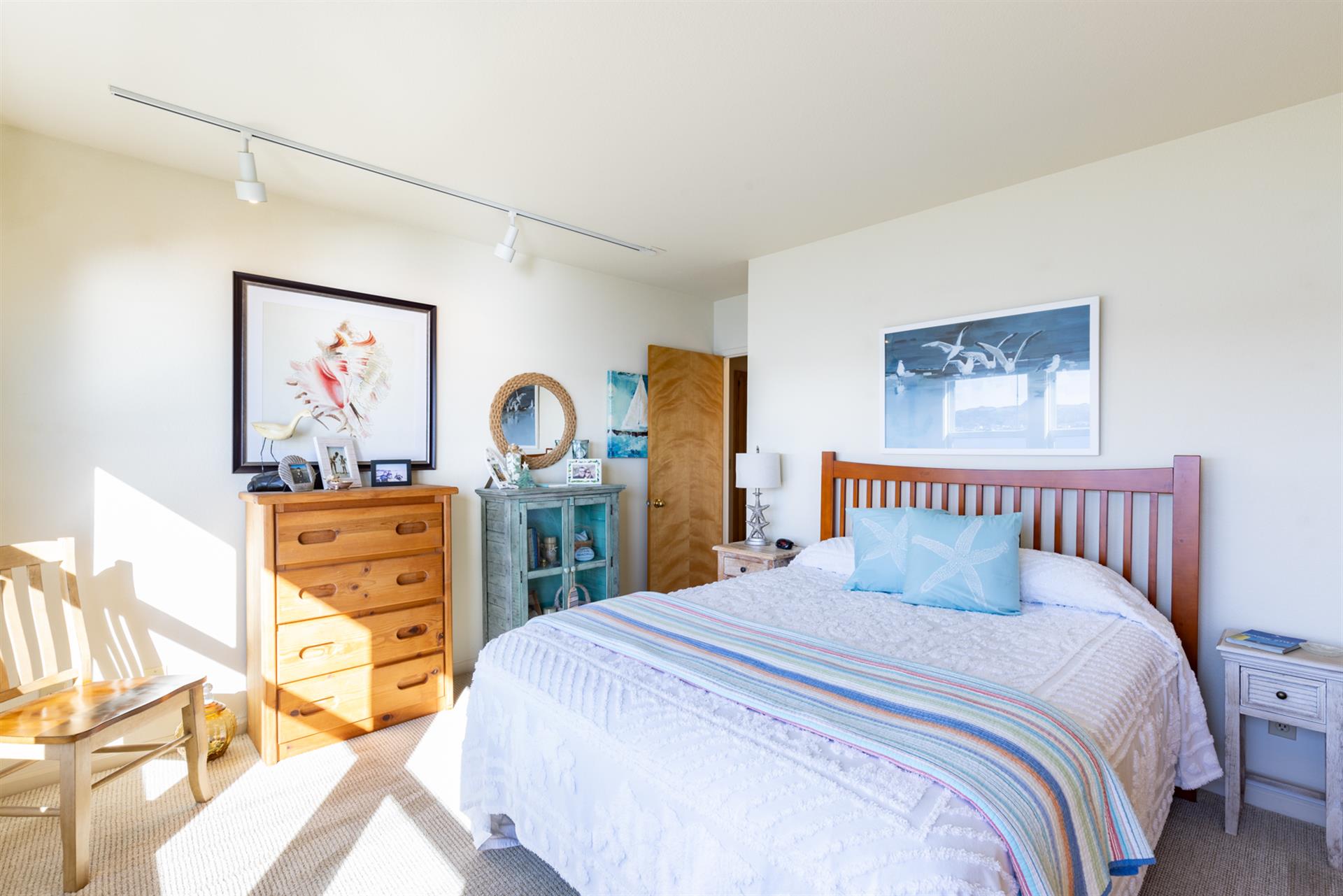 1105 Bedroom One002