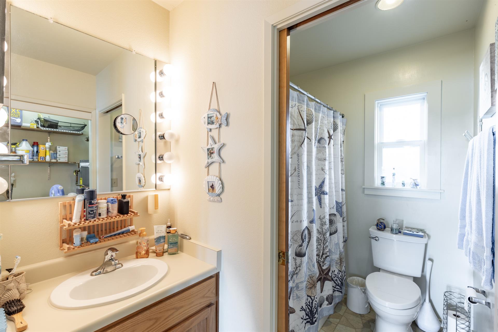 1150 Bathroom Two001