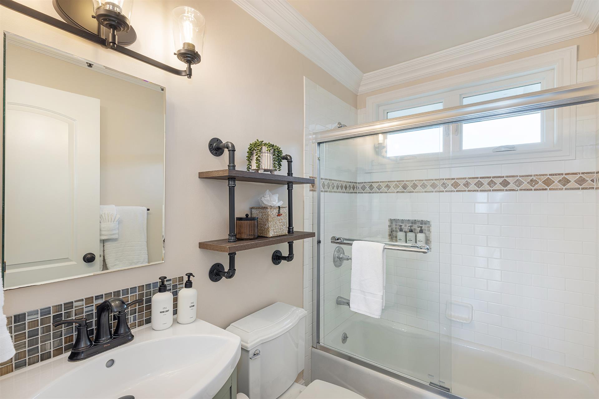 1150 Bathroom One001