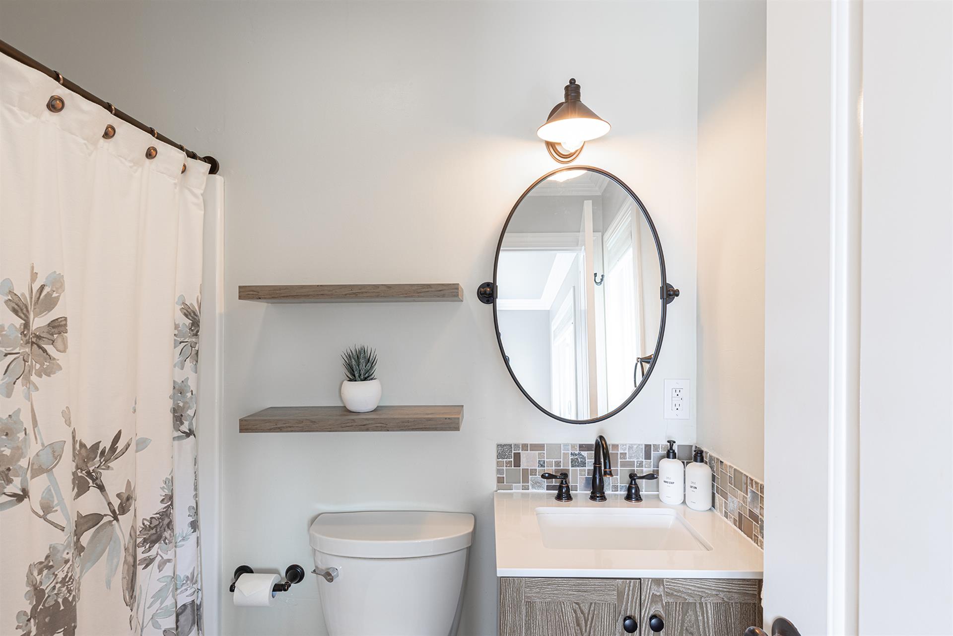1150 Bathroom Two001