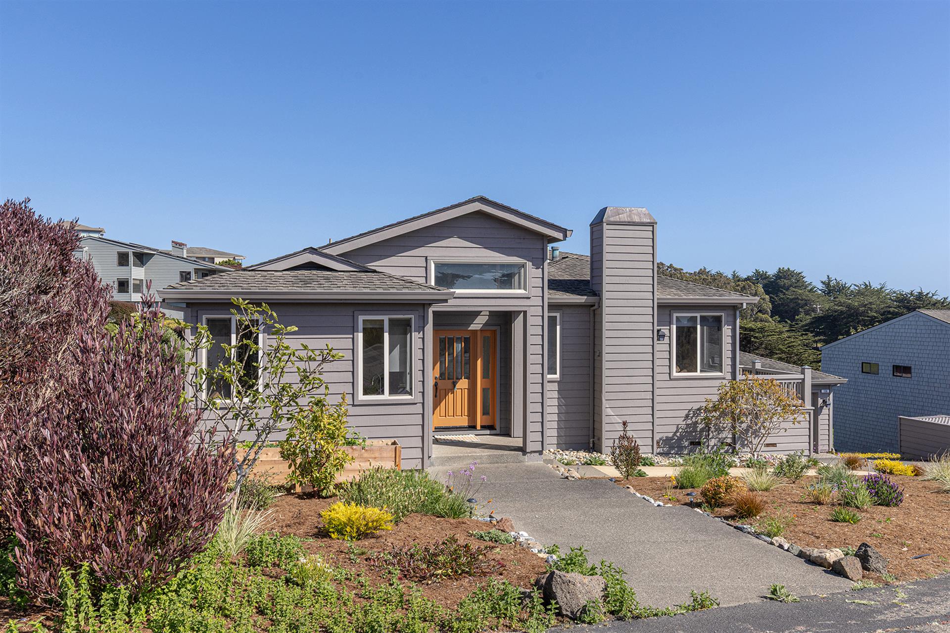 0070 Front Exterior001