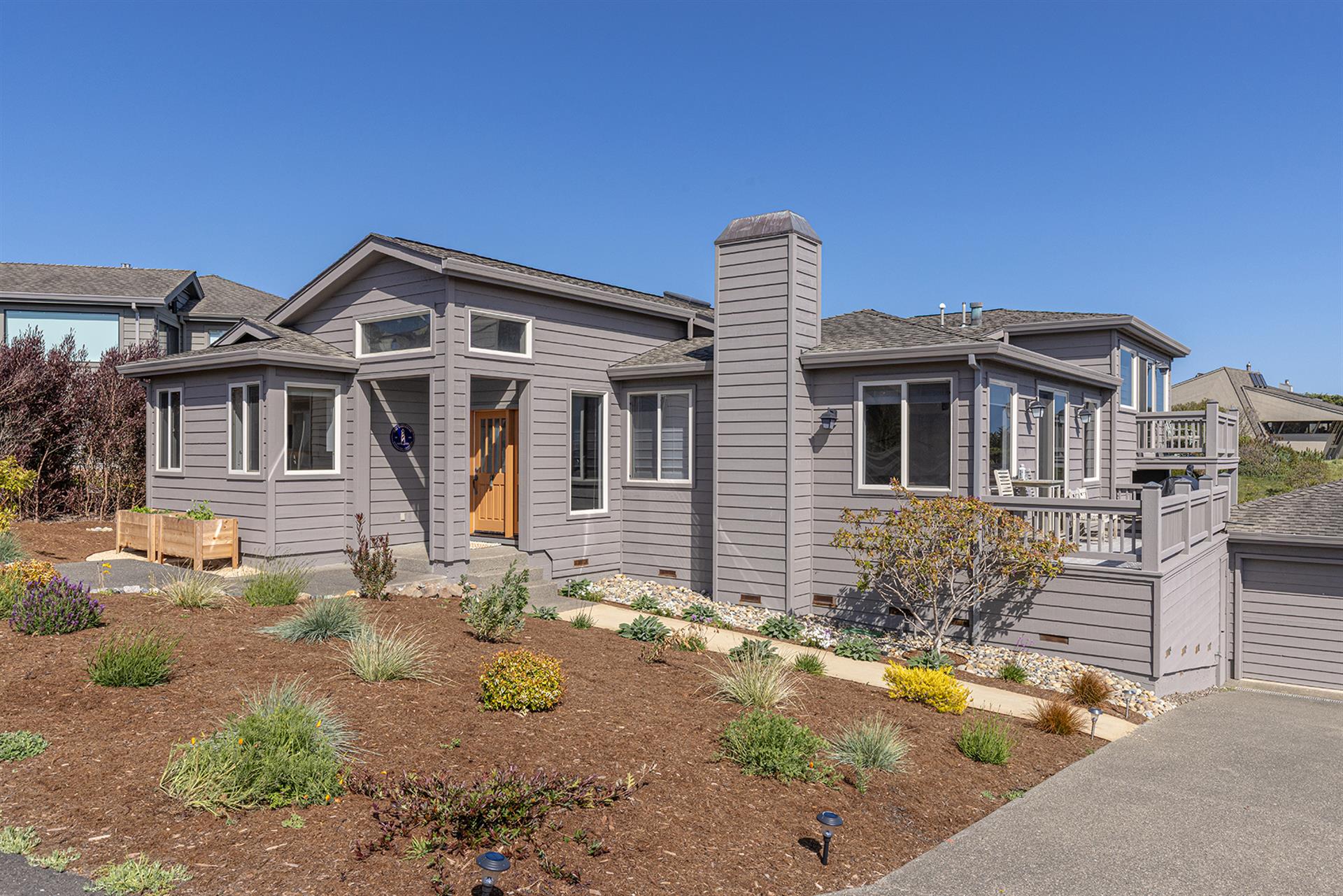 0070 Front Exterior004