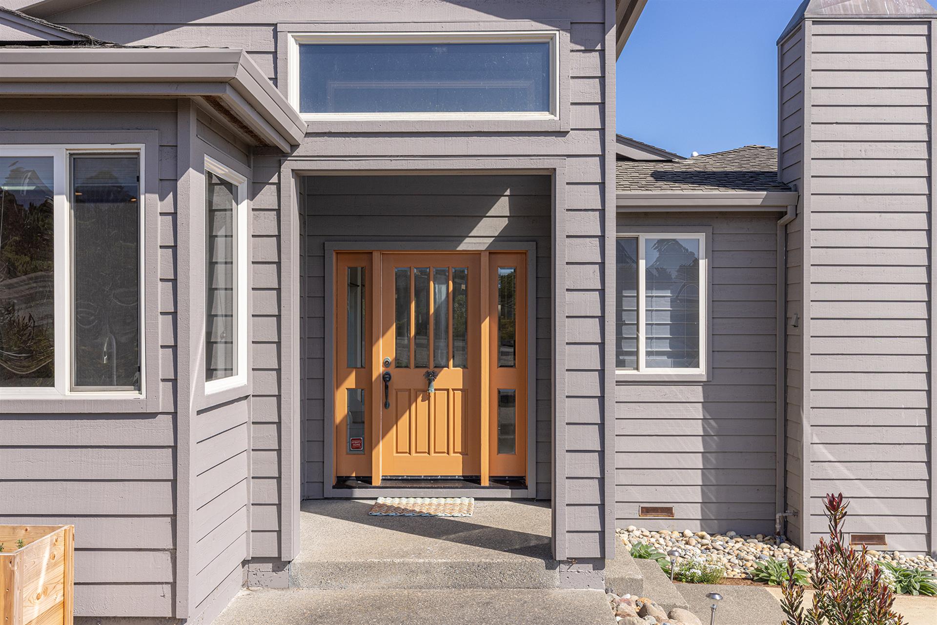 0070 Front Exterior006