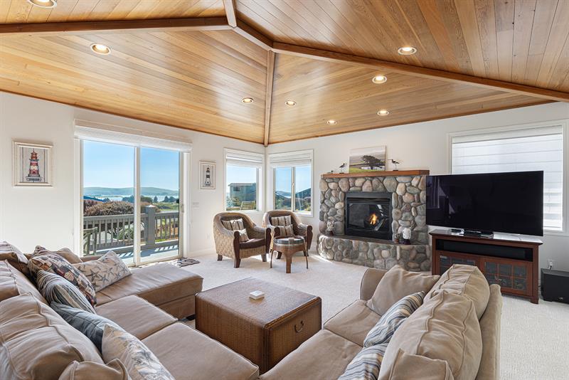 6093 0300 Living Room 001 M