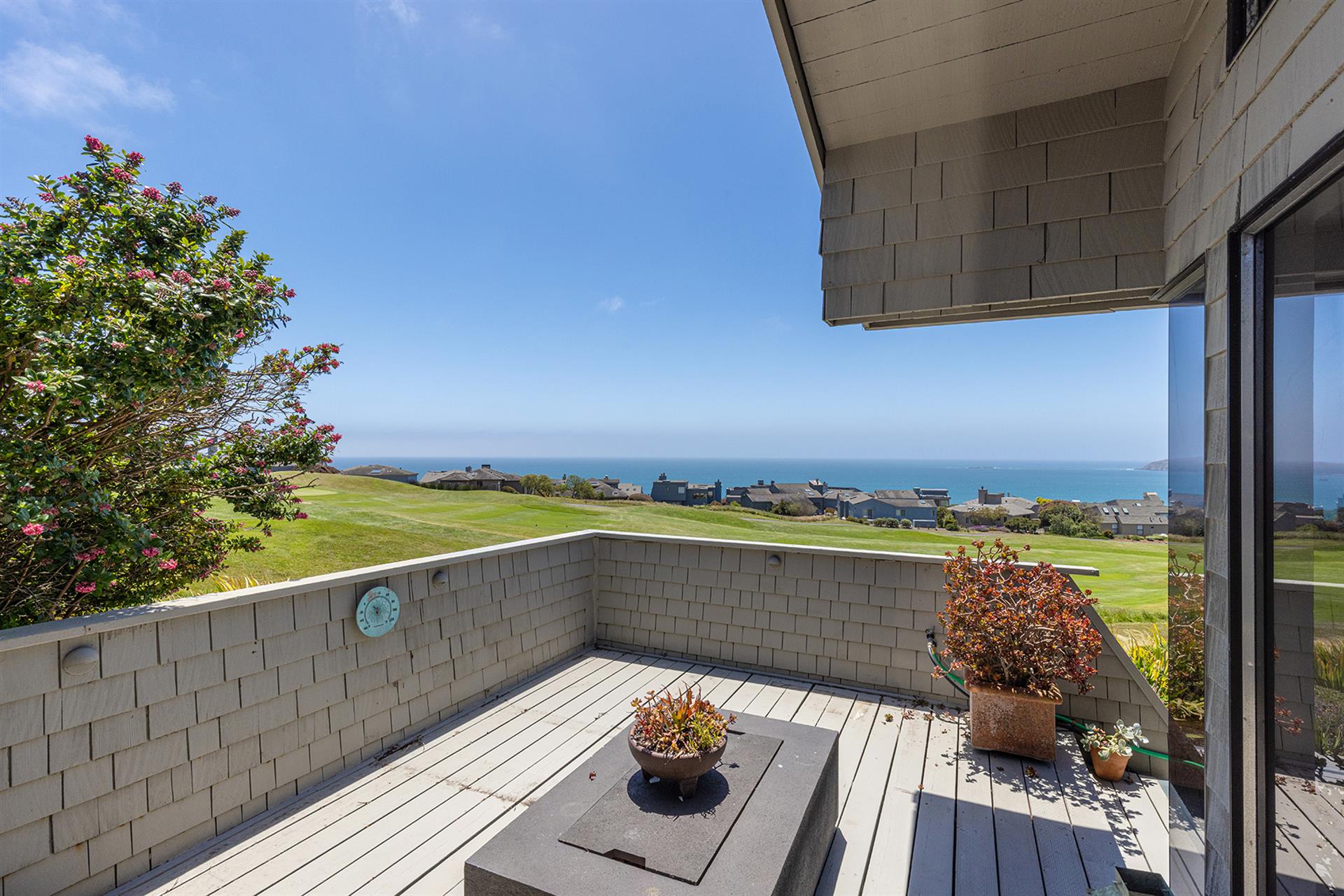 0080 Back Exterior001